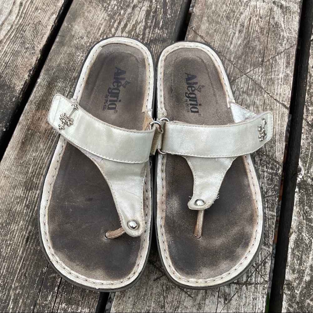 5/$20 Alegria thong cream/metallic platform sandals sz 7 - Picture 2 of 15